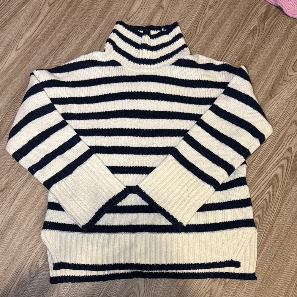 Abercrombie & Fitch Striped Turtleneck Sweater in Navy and Cream